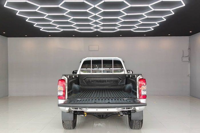 MITSUBISHI 4WD 2021 2.4 MT SINGLE CAB SILVER  5479 full