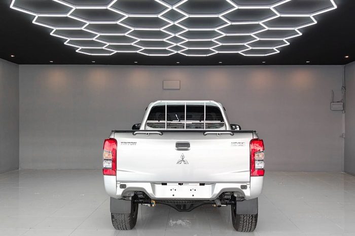 MITSUBISHI 4WD 2021 2.4 MT SINGLE CAB SILVER  5479 full