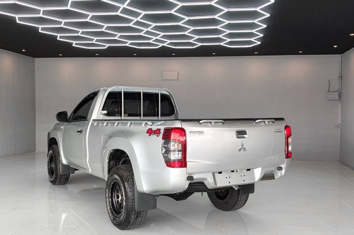 MITSUBISHI 4WD 2021 2.4 MT SINGLE CAB SILVER  5479 full