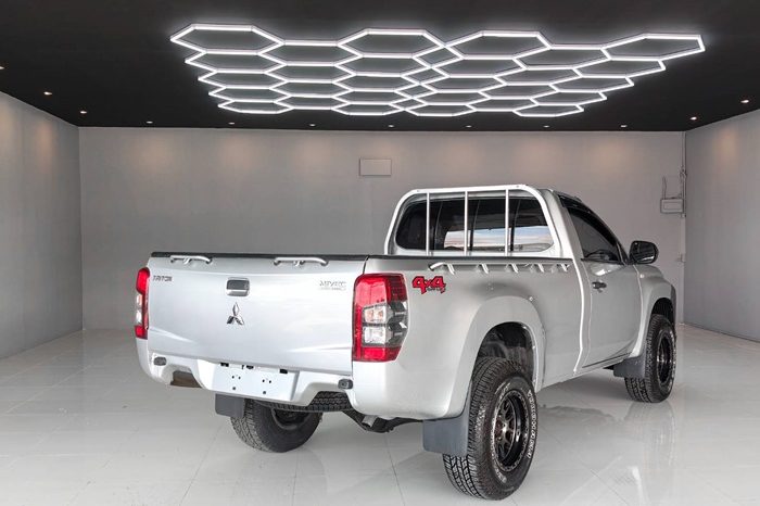 MITSUBISHI 4WD 2021 2.4 MT SINGLE CAB SILVER  5479 full