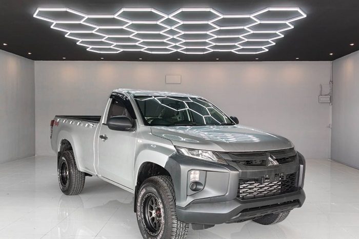 MITSUBISHI 4WD 2021 2.4 MT SINGLE CAB SILVER  5479 full