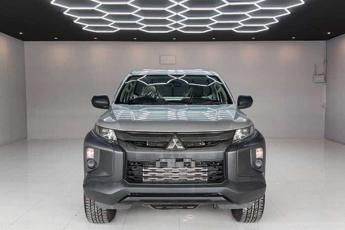 MITSUBISHI 4WD 2021 2.4 MT SINGLE CAB SILVER  5479 full