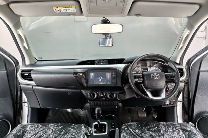 REVO PRE 2020 2.4 ENTRY AT DOUBLE CAB SILVER  1182 full