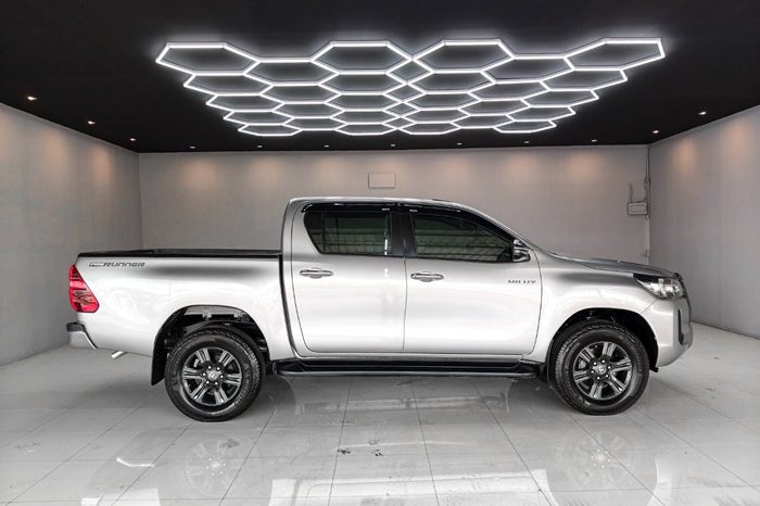 REVO PRE 2020 2.4 ENTRY AT DOUBLE CAB SILVER  1182 full