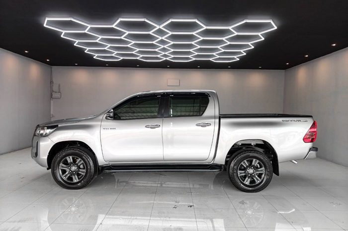 REVO PRE 2020 2.4 ENTRY AT DOUBLE CAB SILVER  1182 full