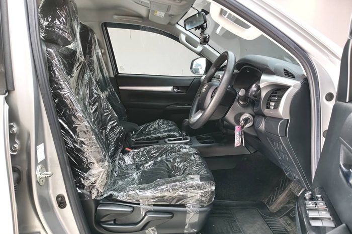 REVO PRE 2020 2.4 ENTRY AT DOUBLE CAB SILVER  1182 full