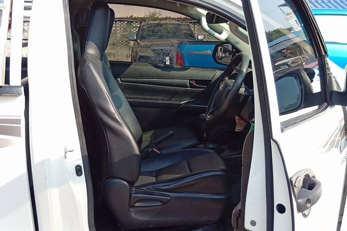 REVO 4WD 2022 2.8 ENTRY MT STANDARD WHITE  7890 full