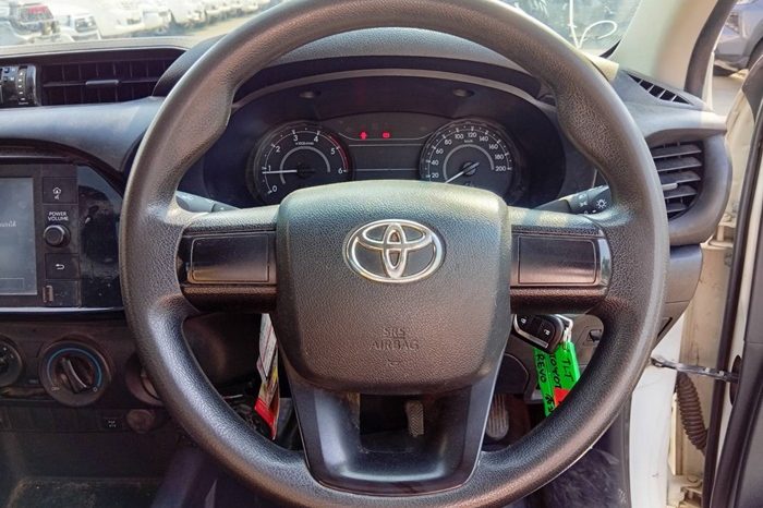 REVO 4WD 2022 2.8 ENTRY MT STANDARD WHITE  7890 full