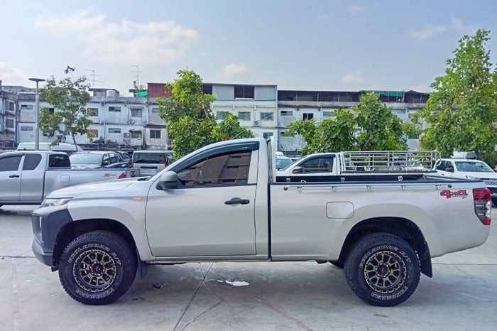 MITSUBISHI 4WD 2021 2.4 MT SINGLE CAB SILVER  5479 full