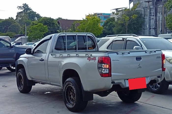 MITSUBISHI 4WD 2021 2.4 MT SINGLE CAB SILVER  5479 full