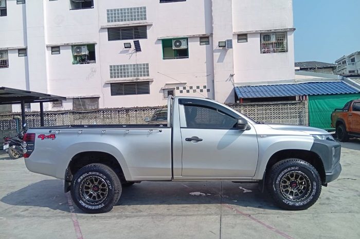 MITSUBISHI 4WD 2021 2.4 MT SINGLE CAB SILVER  5479 full