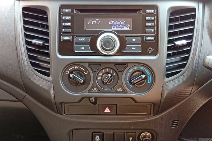 MITSUBISHI 4WD 2021 2.4 MT SINGLE CAB SILVER  5479 full