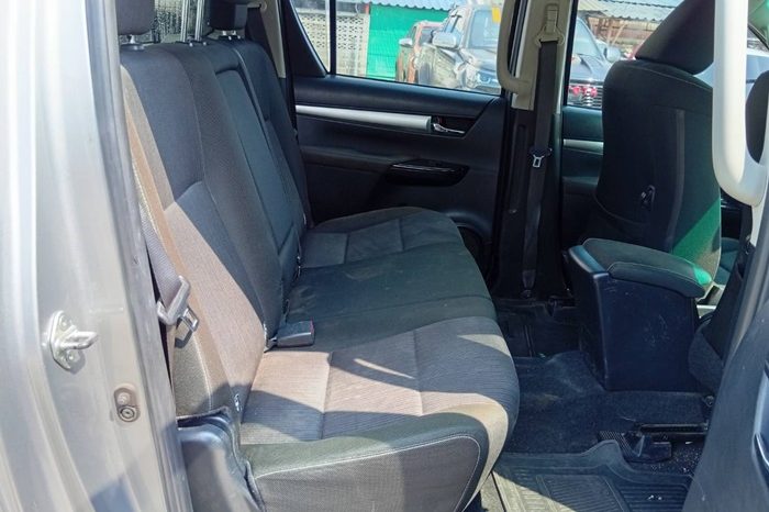 REVO PRE 2020 2.4 ENTRY AT DOUBLE CAB SILVER  1757 full