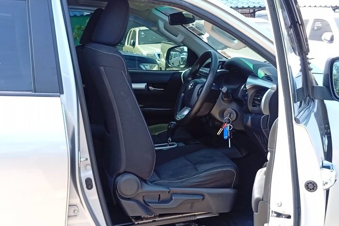 REVO PRE 2022 2.4 ENTRY AT DOUBLE CAB SILVER  6861 full