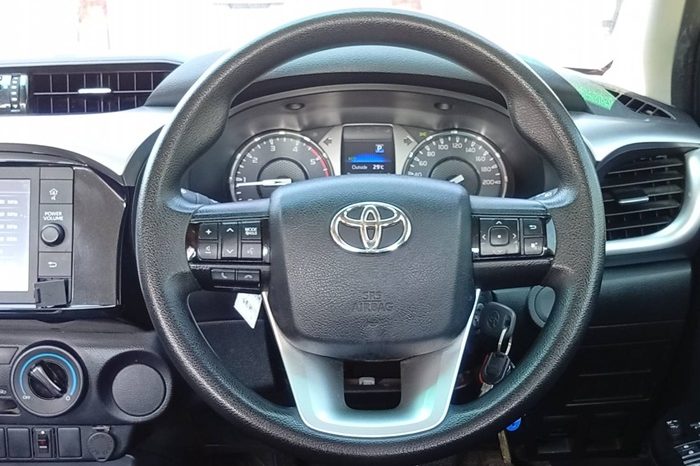 REVO PRE 2022 2.4 ENTRY AT DOUBLE CAB SILVER  6861 full