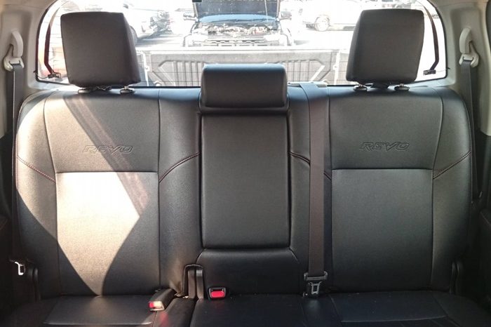 REVO PRE 2020 2.4 MID AT DOUBLE CAB WHITE  2366 full