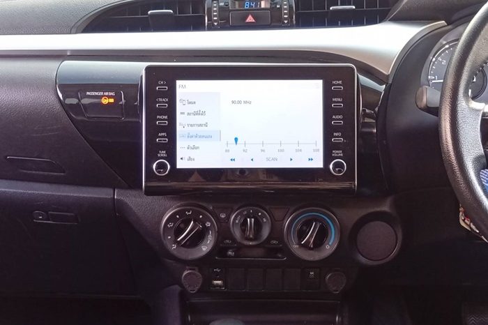 REVO PRE 2020 2.4 MID AT DOUBLE CAB WHITE  2366 full