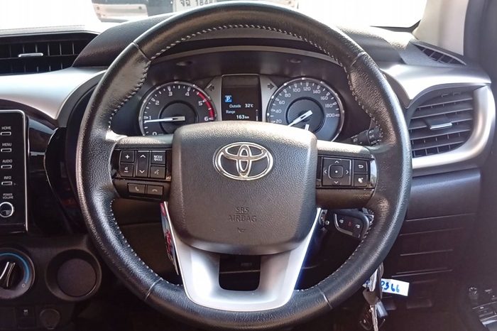 REVO PRE 2020 2.4 MID AT DOUBLE CAB WHITE  2366 full