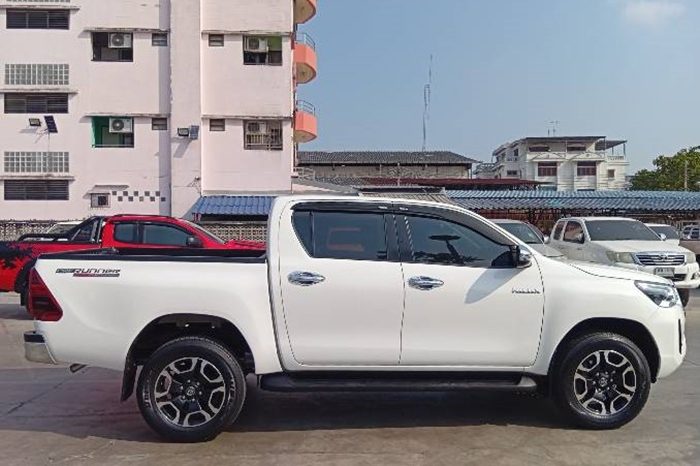 REVO PRE 2022 2.4 MID AT DOUBLE CAB WHITE  1848 full