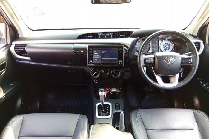 REVO PRE 2022 2.4 MID AT DOUBLE CAB WHITE  1848 full