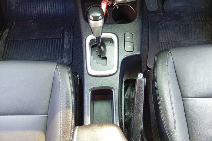 REVO PRE 2022 2.4 MID AT DOUBLE CAB WHITE  1848 full