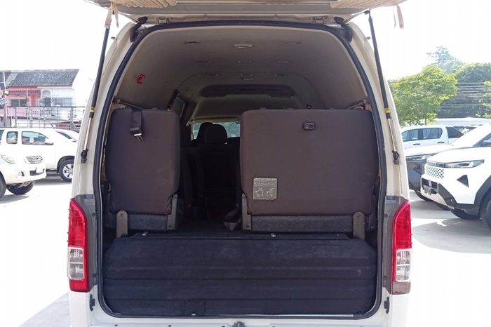 TOYOTA 2WD 2019 2.7 MT COMMUTER WHITE  6429 full