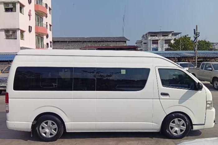 TOYOTA 2WD 2019 2.7 MT COMMUTER WHITE  6429 full