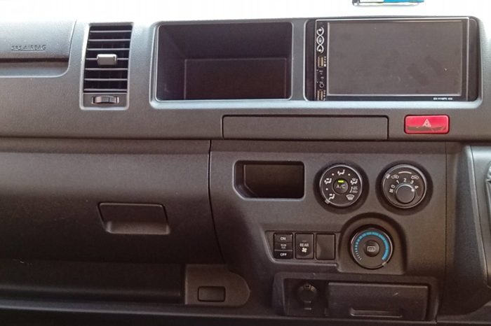 TOYOTA 2WD 2019 2.7 MT COMMUTER WHITE  6429 full