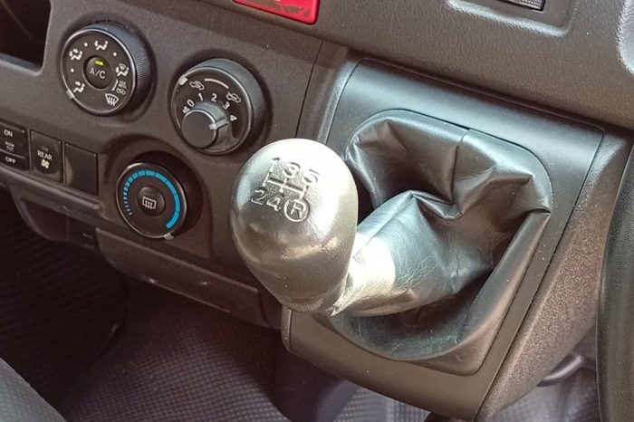 TOYOTA 2WD 2019 2.7 MT COMMUTER WHITE  6429 full