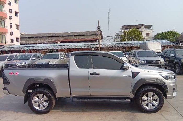 REVO 4WD 2019 2.4E MT SMART CAB SILVER  8983 full