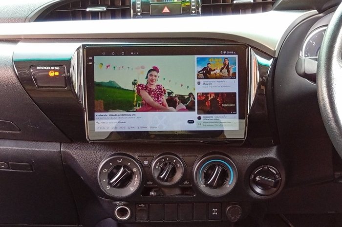 REVO 4WD 2019 2.4E MT SMART CAB SILVER  8983 full