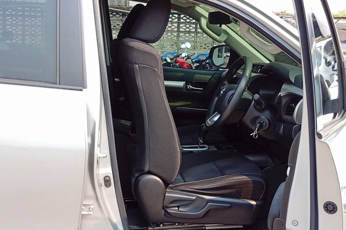 REVO PRE 2020 2.4 ENTRY AT DOUBLE CAB SILVER  1339 full