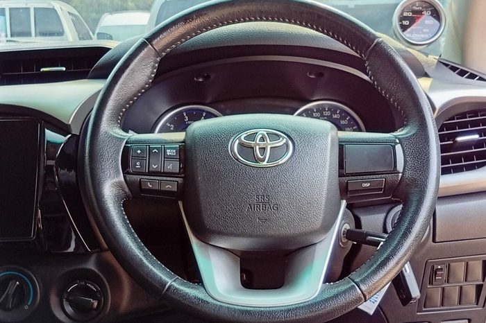 REVO 4WD 2019 2.4E MT SMART CAB SILVER  8983 full