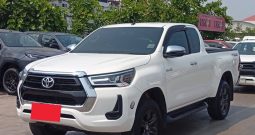 REVO PRE 2022 2.4 ENTRY AT SMART CAB WHITE  1952