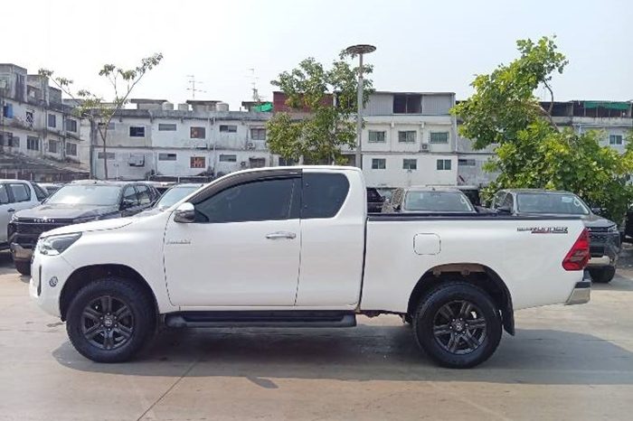 REVO PRE 2022 2.4 ENTRY AT SMART CAB WHITE  1952 full