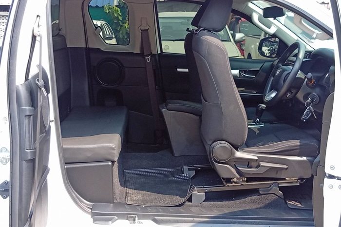 REVO PRE 2022 2.4 ENTRY AT SMART CAB WHITE  1952 full