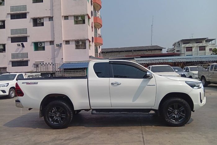 REVO PRE 2022 2.4 ENTRY AT SMART CAB WHITE  1952 full