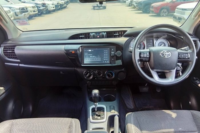 REVO PRE 2022 2.4 ENTRY AT SMART CAB WHITE  1952 full