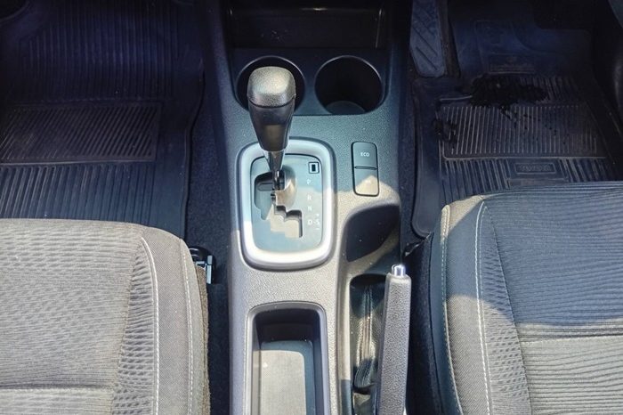 REVO PRE 2022 2.4 ENTRY AT SMART CAB WHITE  1952 full