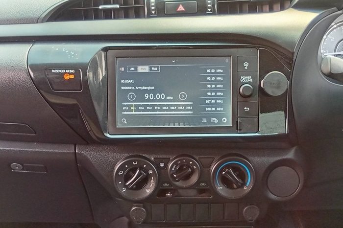 REVO PRE 2022 2.4 ENTRY AT SMART CAB WHITE  1952 full