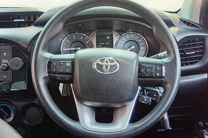 REVO PRE 2022 2.4 ENTRY AT SMART CAB WHITE  1952 full