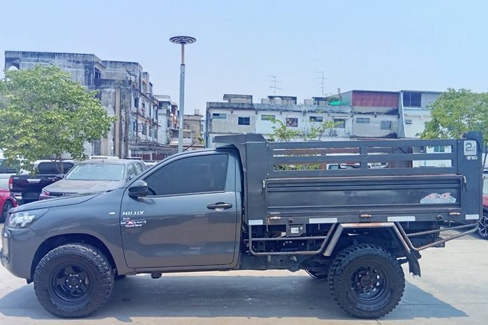 REVO 4WD 2023 2.8 ENTRY MT STANDARD GREY  4696 full