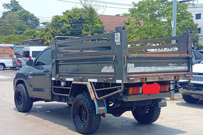 REVO 4WD 2023 2.8 ENTRY MT STANDARD GREY  4696 full