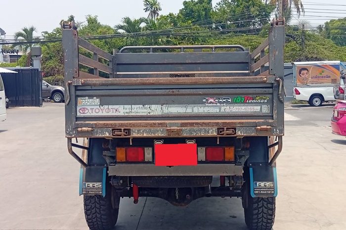 REVO 4WD 2023 2.8 ENTRY MT STANDARD GREY  4696 full