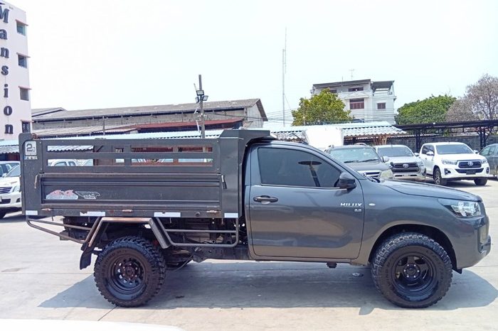 REVO 4WD 2023 2.8 ENTRY MT STANDARD GREY  4696 full