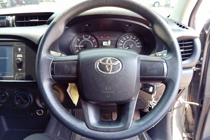 REVO 4WD 2023 2.8 ENTRY MT STANDARD GREY  4696 full