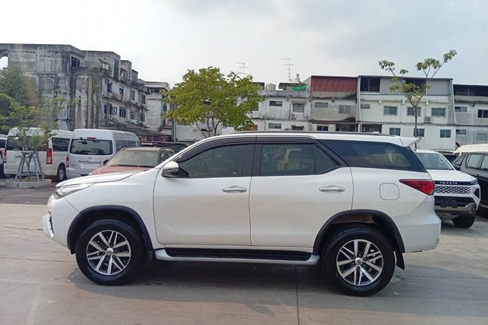 TOYOTA 2WD 2019 2.4V AT FORTUNER WHITE  1490 full