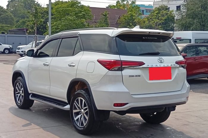 TOYOTA 2WD 2019 2.4V AT FORTUNER WHITE  1490 full