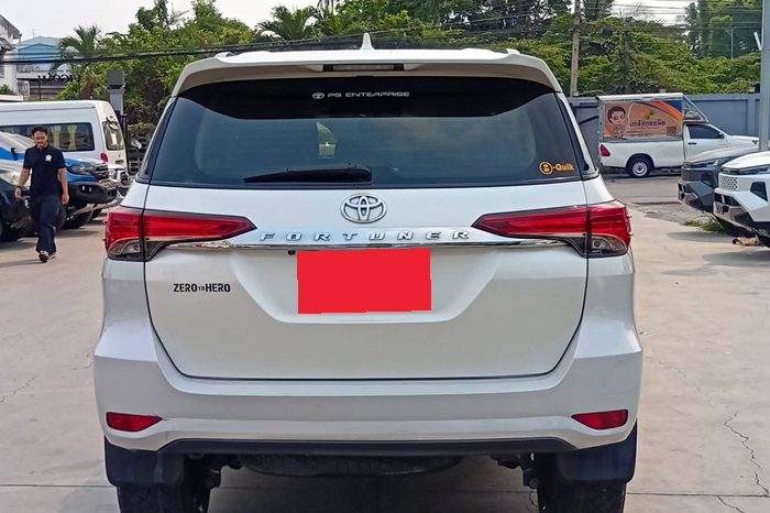 TOYOTA 2WD 2019 2.4V AT FORTUNER WHITE  1490 full