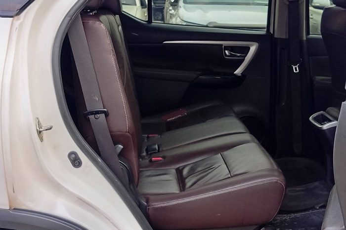 TOYOTA 2WD 2019 2.4V AT FORTUNER WHITE  1490 full